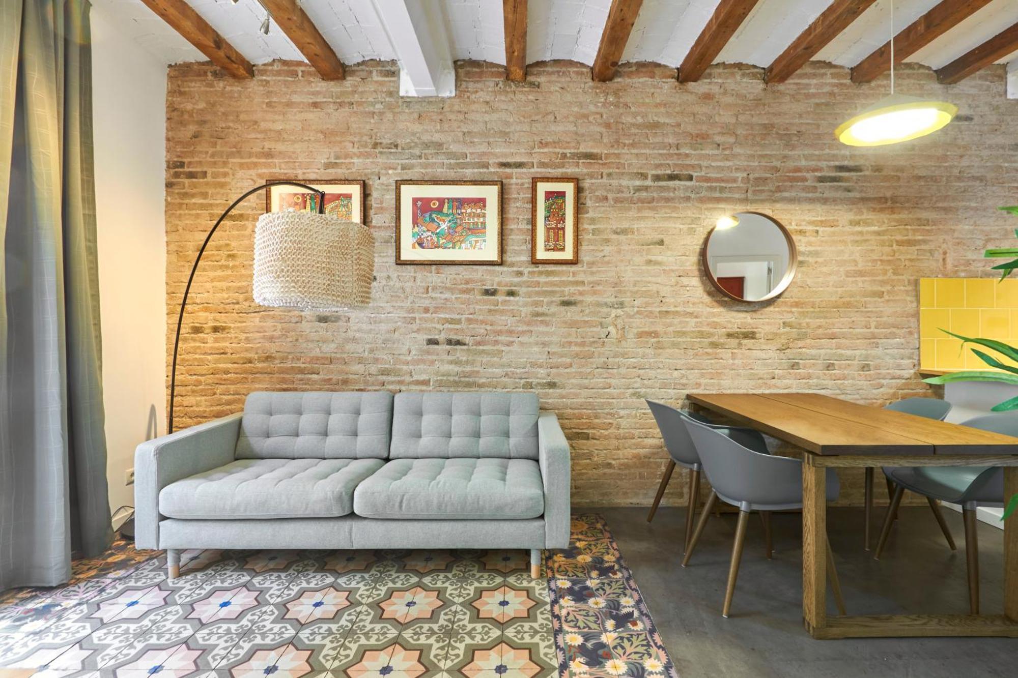 64 Apartment In A Typical Barcelona'S Old Building Exterior foto